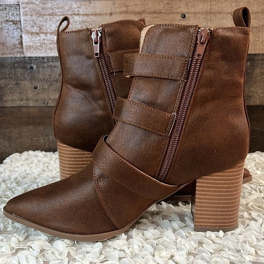 Journee Collection Brown & Gold Buckle Ankle Biker Pointed Booties Size 6 NEW - Picture 7 of 9